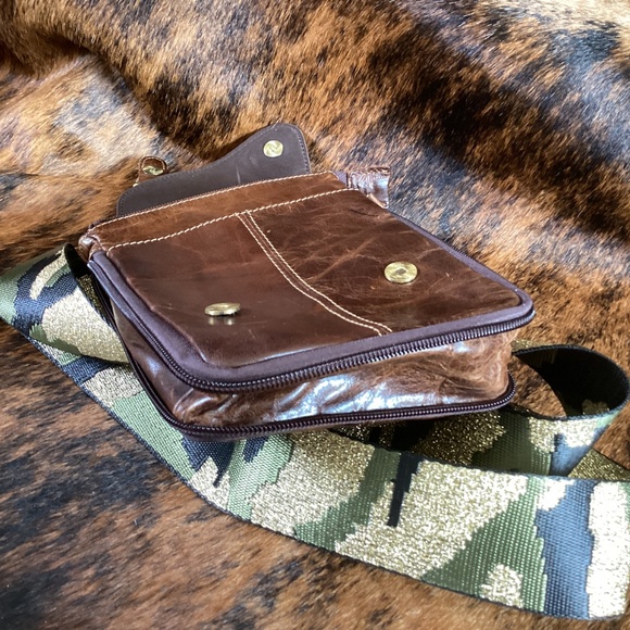 Little Genuine Leather Crossbody Bag With Camo Gold Strap - Picture 5 of 9